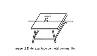 Enderezar tubo de metal con martillo